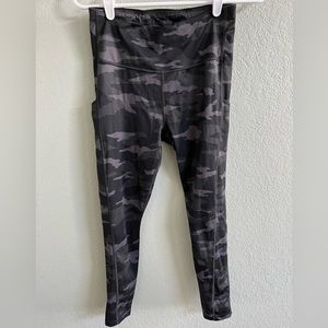 Athleta Ultimate Stash Camo 7/8 tight, size S